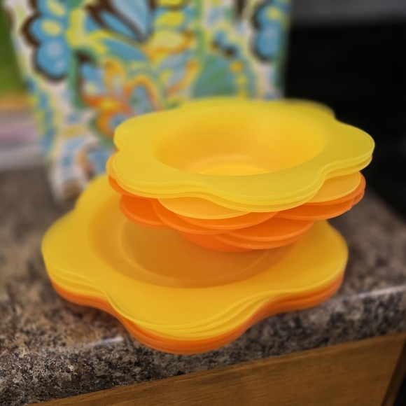 Groovy Flower Orange Yellow Plastic Plates & Bowls Set - Picture 1 of 6